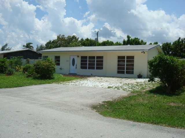 For Sale: $500,000 (3 beds, 3 baths, 893 Square Feet)