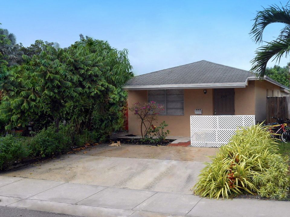 For Sale: $379,900 (3 beds, 2 baths, 1320 Square Feet)