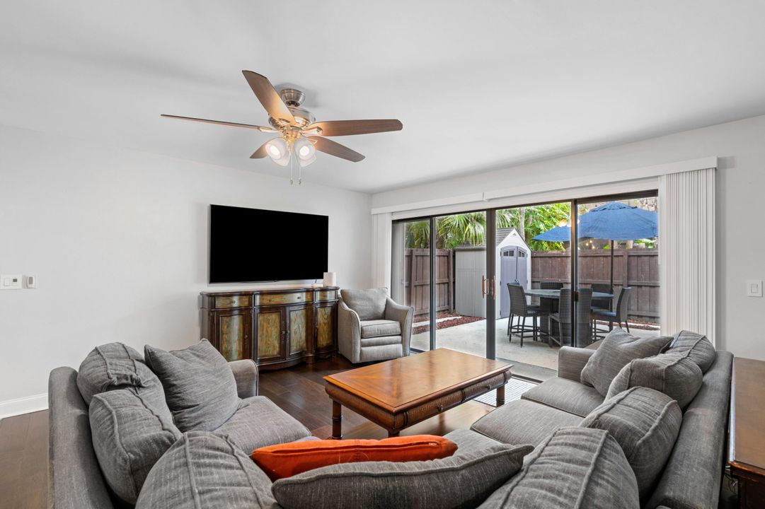 For Sale: $365,000 (2 beds, 2 baths, 1470 Square Feet)