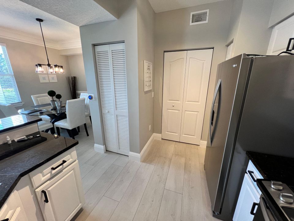 For Rent: $2,300 (1 beds, 1 baths, 855 Square Feet)