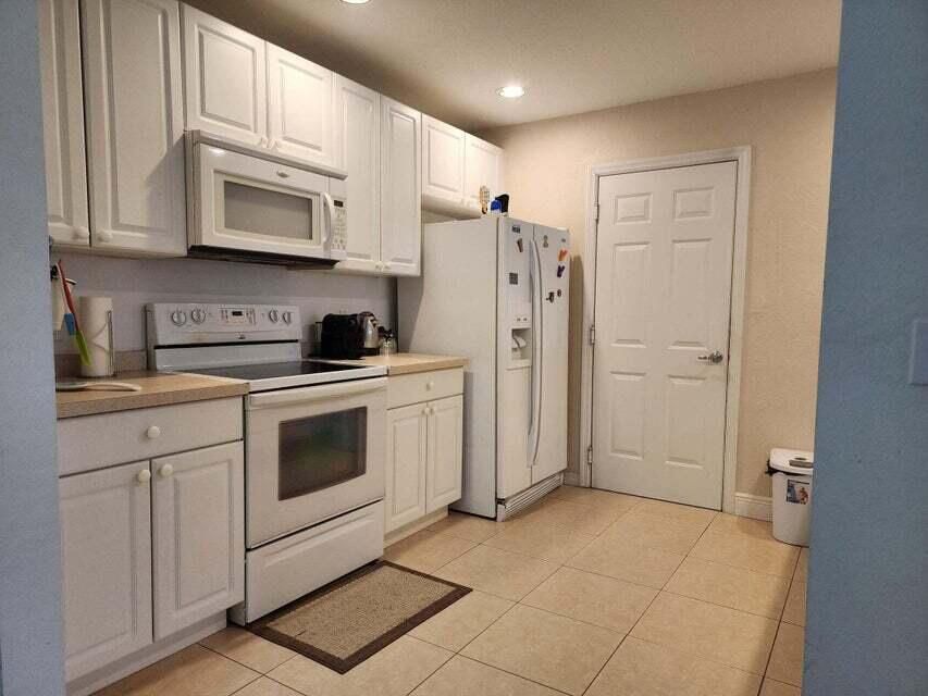 For Rent: $3,200 (2 beds, 2 baths, 1286 Square Feet)