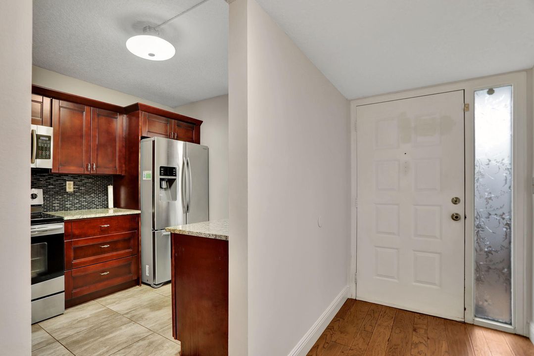 For Sale: $299,500 (2 beds, 2 baths, 1300 Square Feet)