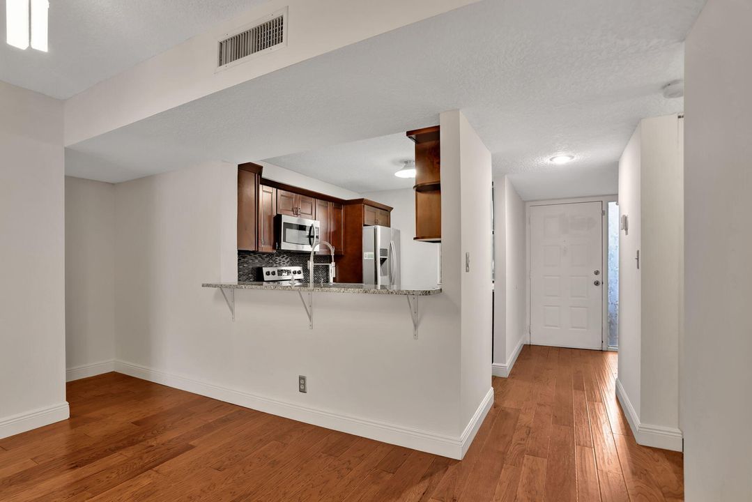 For Sale: $299,500 (2 beds, 2 baths, 1300 Square Feet)