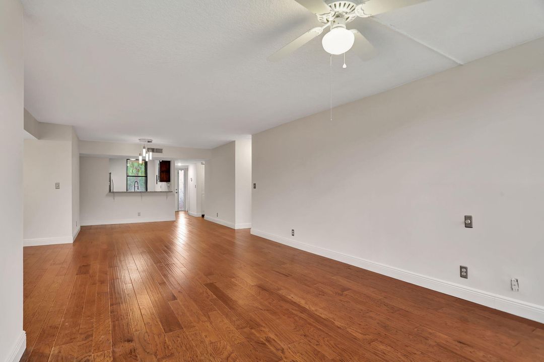 For Sale: $299,500 (2 beds, 2 baths, 1300 Square Feet)