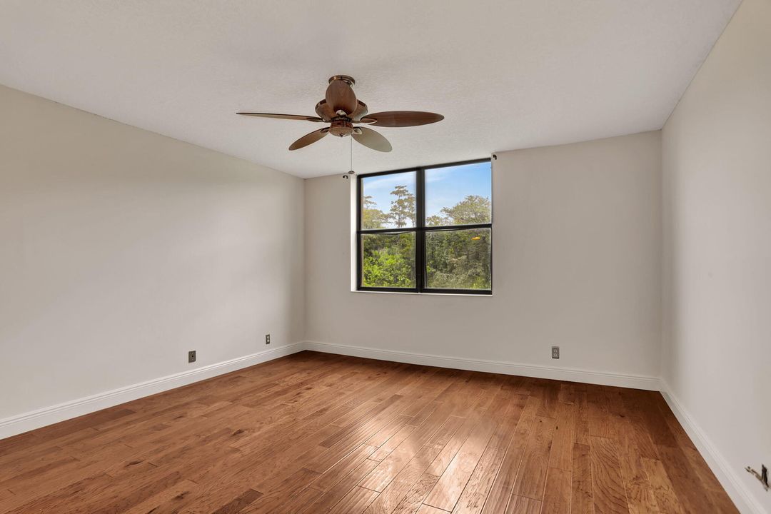 For Sale: $299,500 (2 beds, 2 baths, 1300 Square Feet)