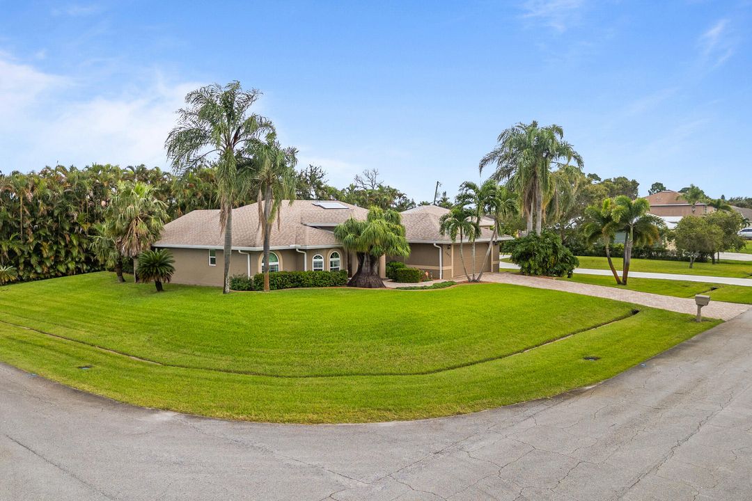 For Sale: $749,000 (3 beds, 3 baths, 2074 Square Feet)