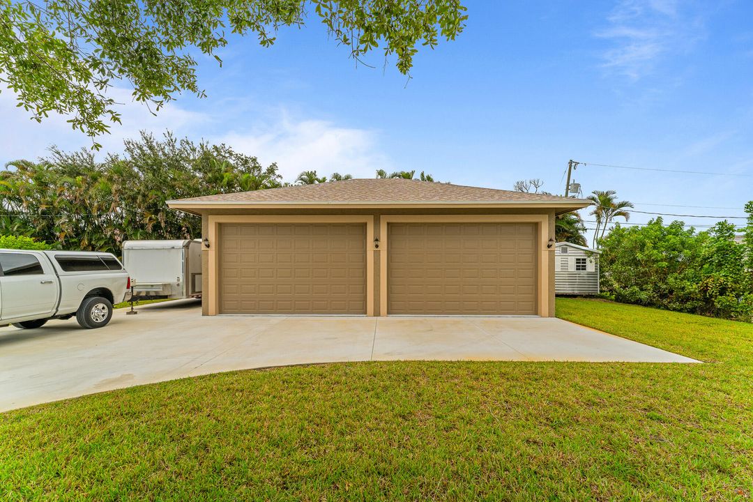 For Sale: $749,000 (3 beds, 3 baths, 2074 Square Feet)