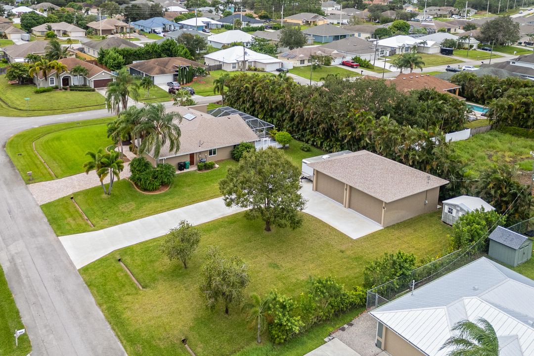 For Sale: $749,000 (3 beds, 3 baths, 2074 Square Feet)