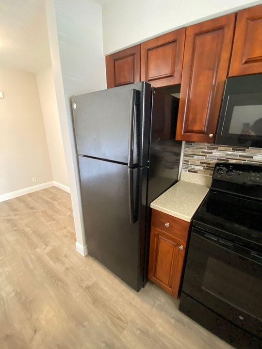 For Rent: $1,725 (1 beds, 1 baths, 750 Square Feet)