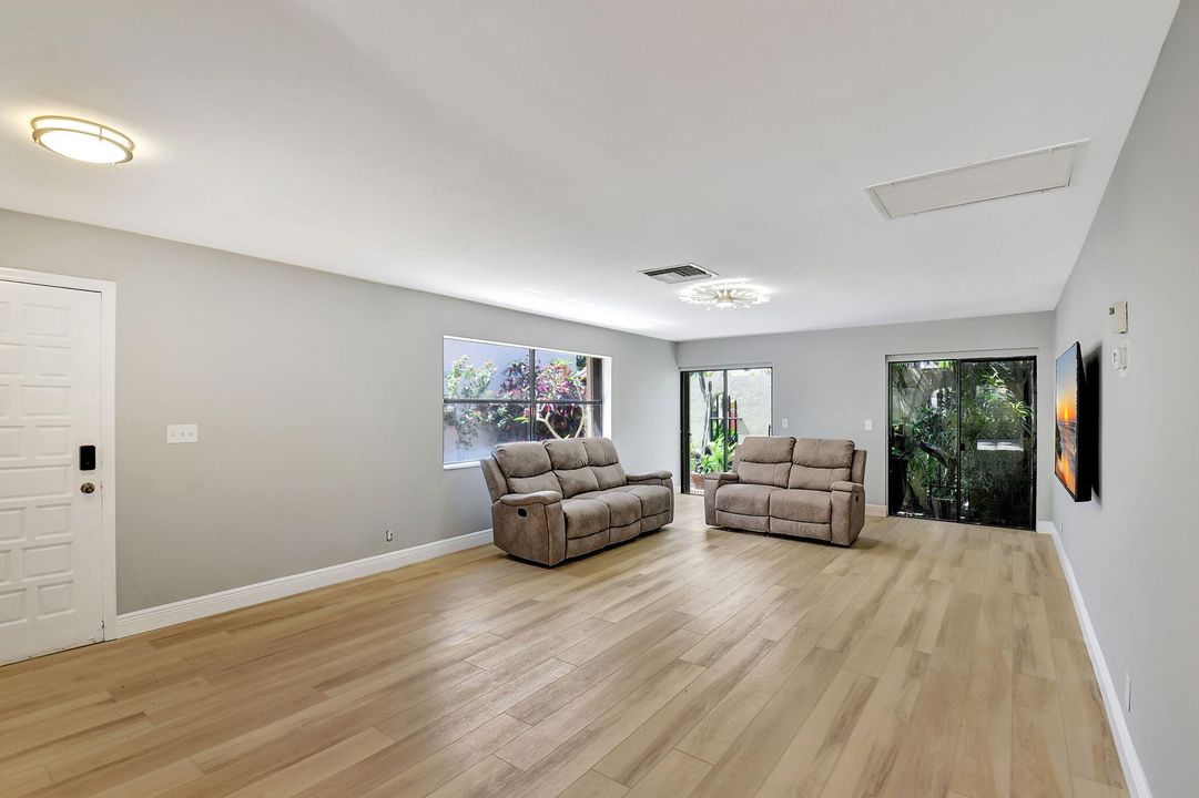 For Sale: $1,095,000 (2 beds, 2 baths, 1500 Square Feet)