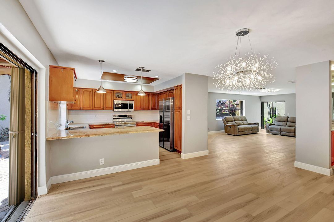 For Sale: $1,095,000 (2 beds, 2 baths, 1500 Square Feet)