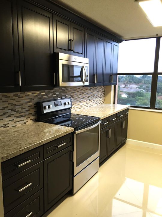 For Rent: $1,995 (1 beds, 1 baths, 758 Square Feet)