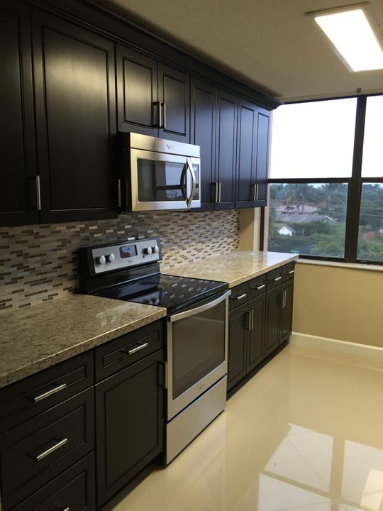 For Rent: $1,995 (1 beds, 1 baths, 758 Square Feet)