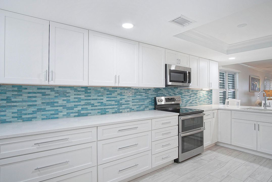 For Sale: $970,000 (2 beds, 2 baths, 1249 Square Feet)