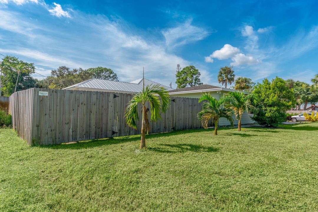 For Sale: $330,000 (3 beds, 2 baths, 1068 Square Feet)