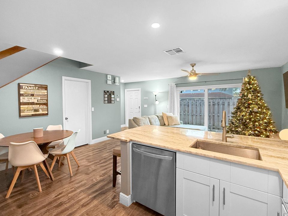 For Sale: $399,000 (3 beds, 2 baths, 1365 Square Feet)