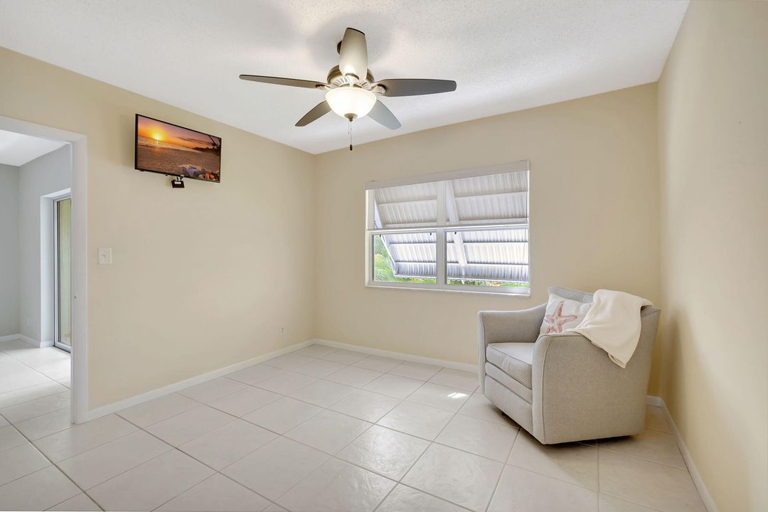 For Sale: $179,500 (2 beds, 2 baths, 962 Square Feet)