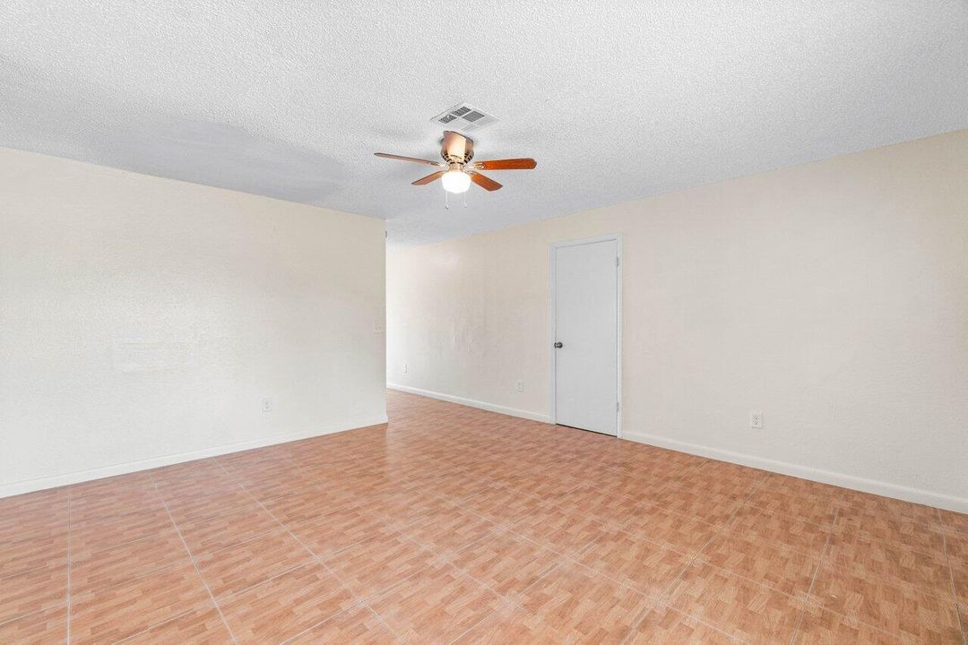 For Rent: $2,000 (2 beds, 1 baths, 1000 Square Feet)