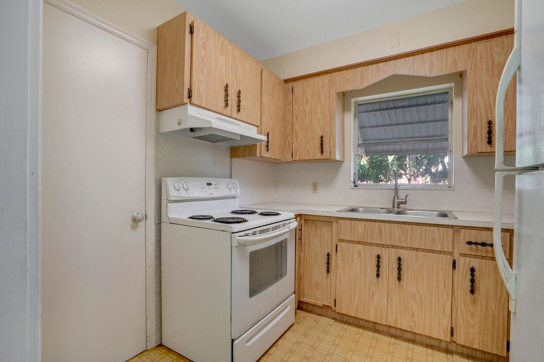 For Sale: $685,000 (2 beds, 1 baths, 1192 Square Feet)