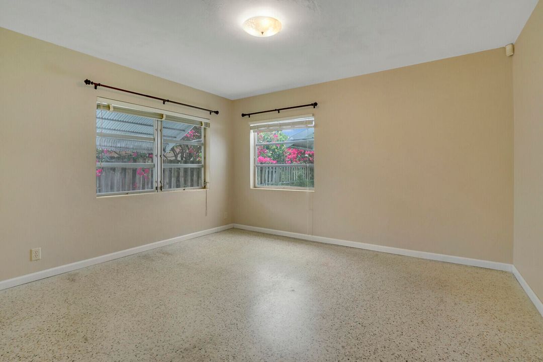 For Sale: $685,000 (2 beds, 1 baths, 1192 Square Feet)