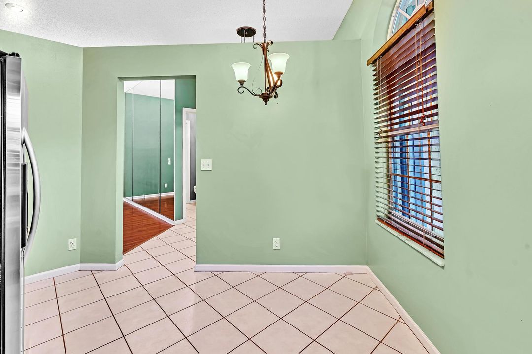 For Sale: $389,900 (3 beds, 2 baths, 1592 Square Feet)