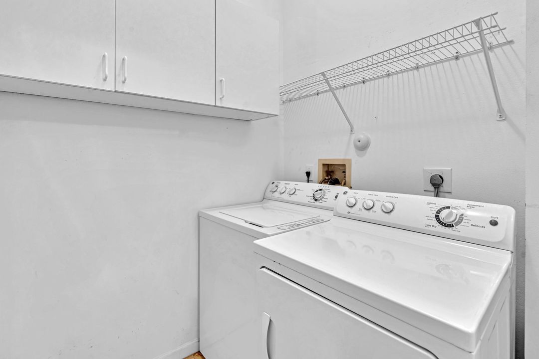 For Sale: $389,900 (3 beds, 2 baths, 1592 Square Feet)