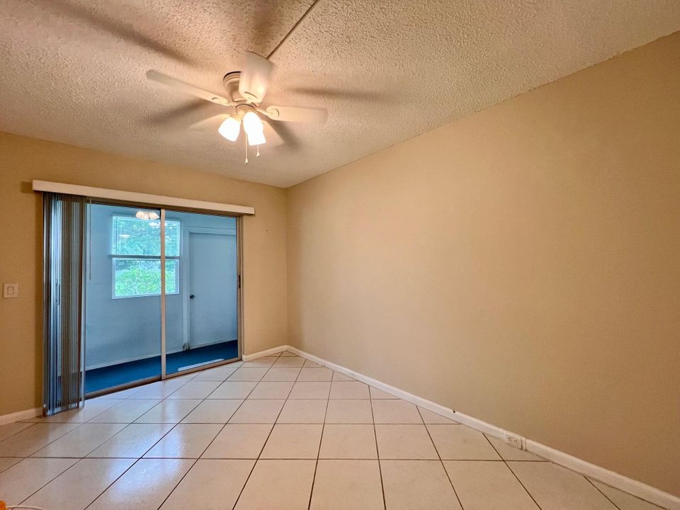 For Sale: $180,000 (2 beds, 1 baths, 798 Square Feet)