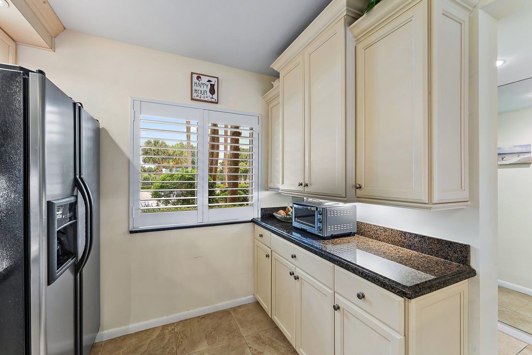 For Sale: $675,000 (2 beds, 2 baths, 1385 Square Feet)