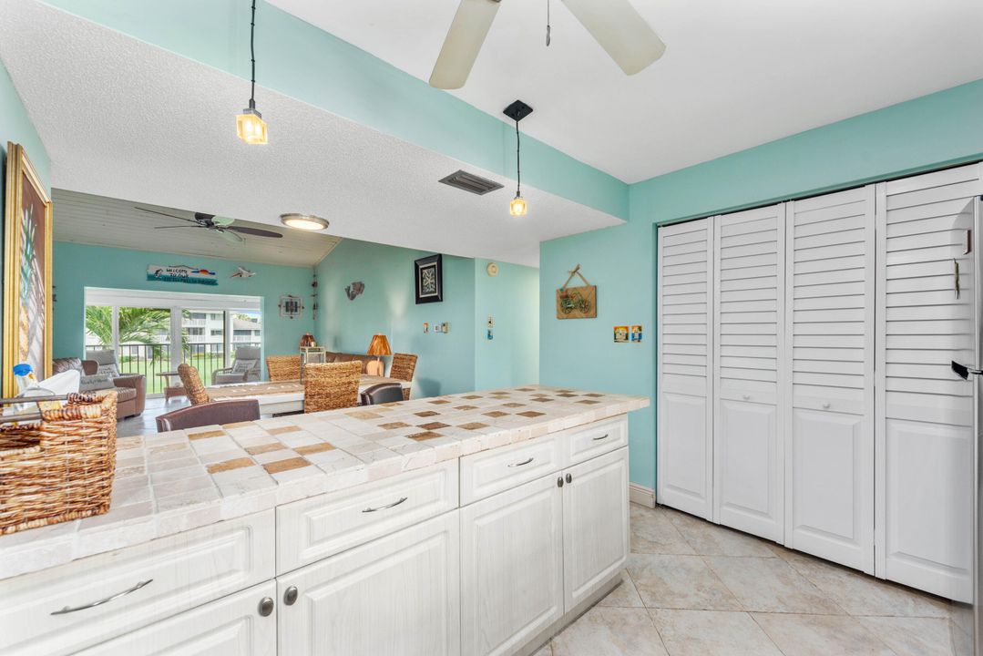 For Sale: $375,000 (2 beds, 2 baths, 1095 Square Feet)