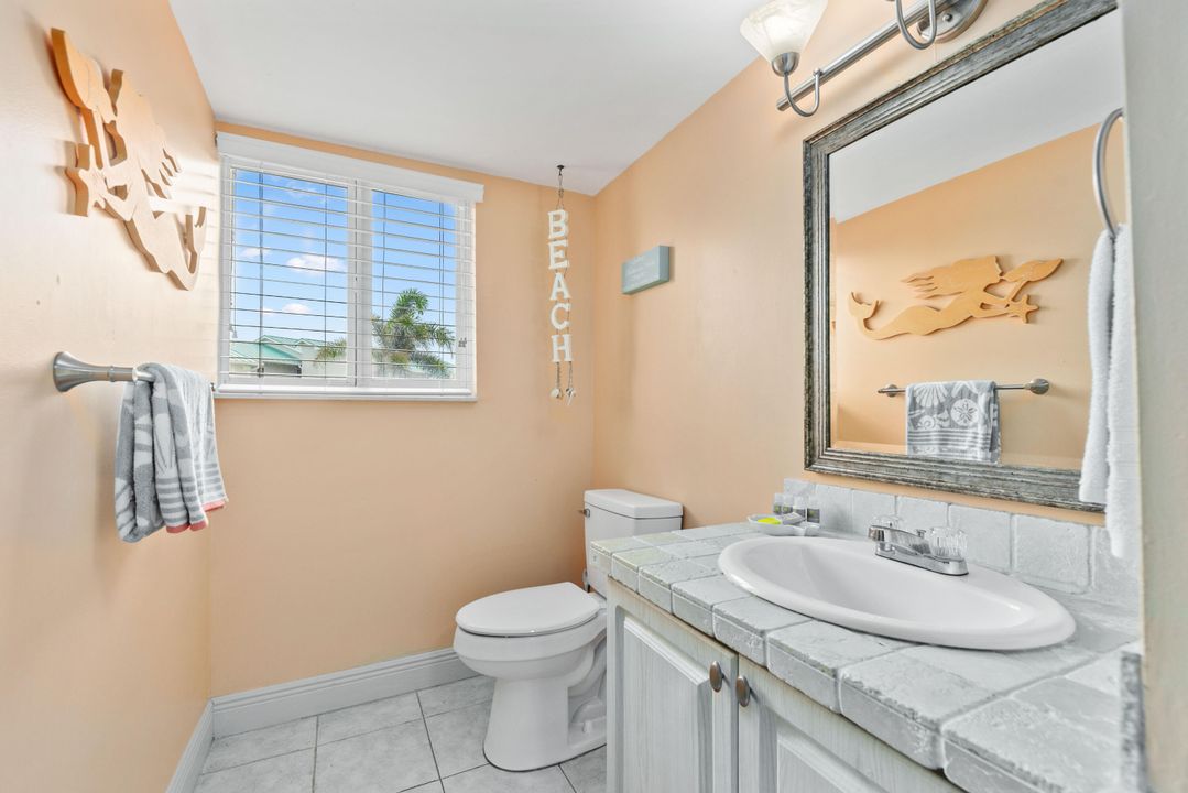 For Sale: $375,000 (2 beds, 2 baths, 1095 Square Feet)