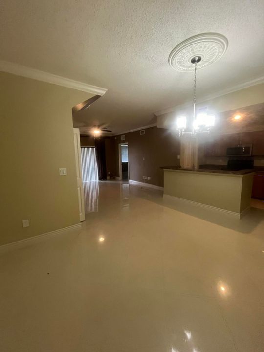 Active With Contract: $2,400 (2 beds, 2 baths, 1076 Square Feet)