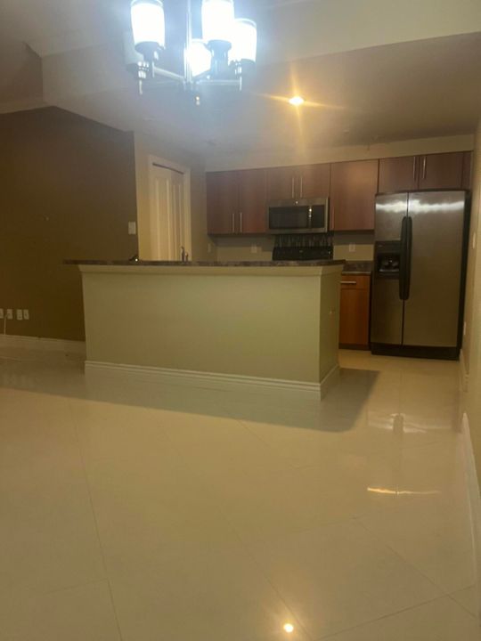 Active With Contract: $2,400 (2 beds, 2 baths, 1076 Square Feet)