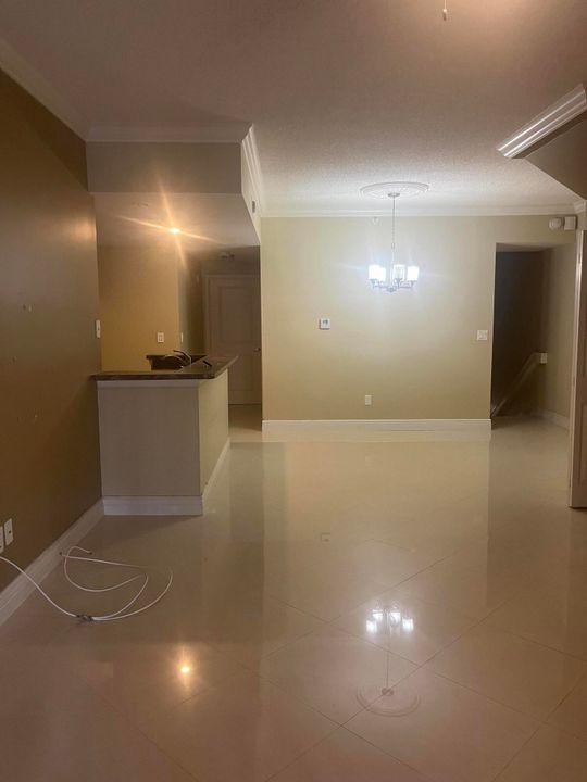 Active With Contract: $2,400 (2 beds, 2 baths, 1076 Square Feet)