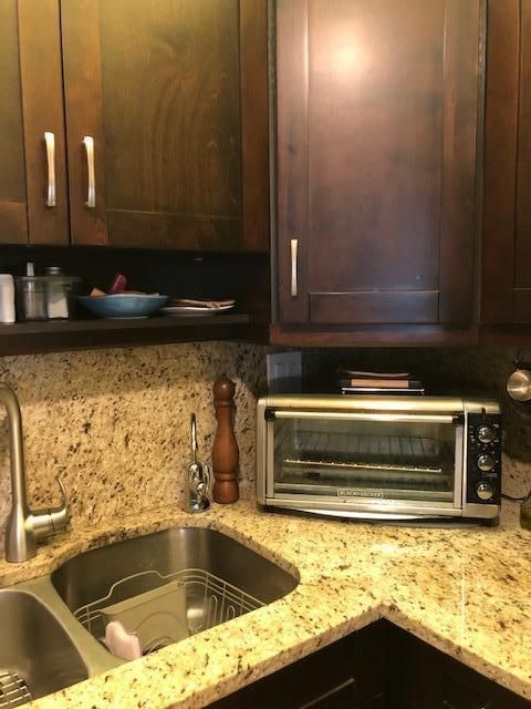 For Sale: $150,000 (1 beds, 1 baths, 976 Square Feet)