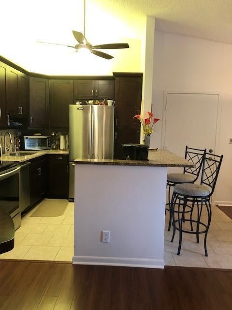 For Sale: $150,000 (1 beds, 1 baths, 976 Square Feet)