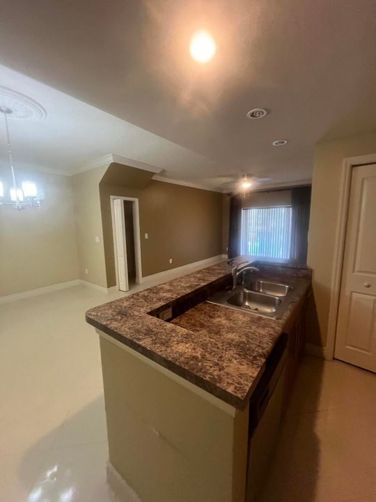 Active With Contract: $2,400 (2 beds, 2 baths, 1076 Square Feet)