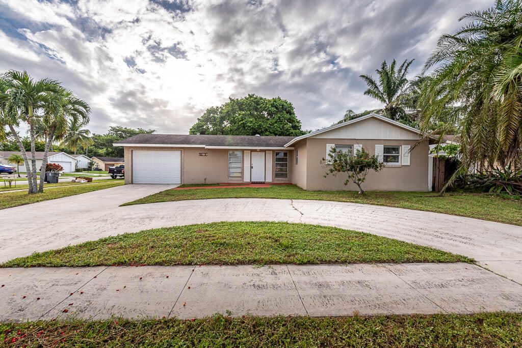 For Sale: $450,000 (2 beds, 2 baths, 1072 Square Feet)