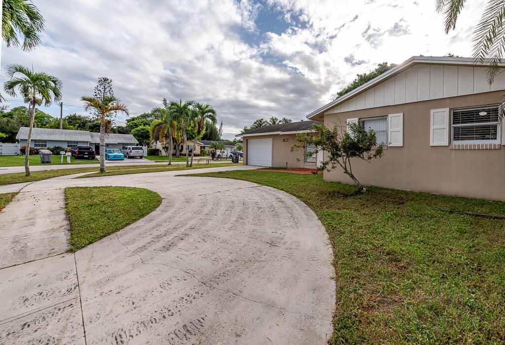 For Sale: $450,000 (2 beds, 2 baths, 1072 Square Feet)