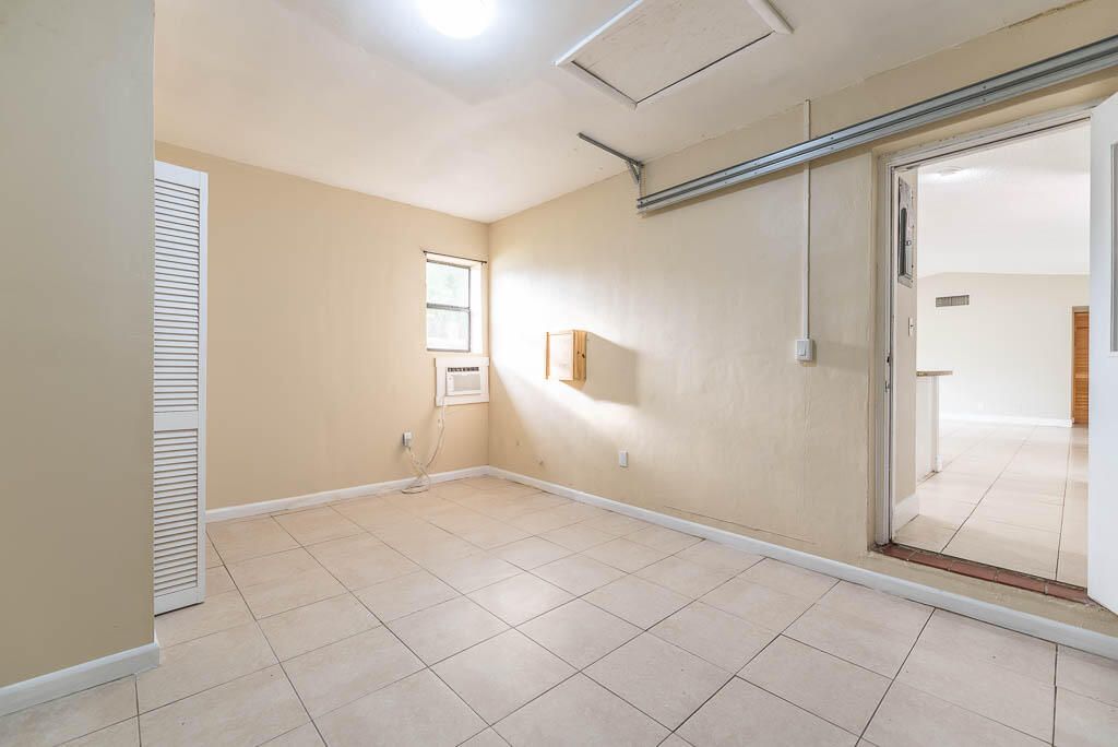 For Sale: $450,000 (2 beds, 2 baths, 1072 Square Feet)