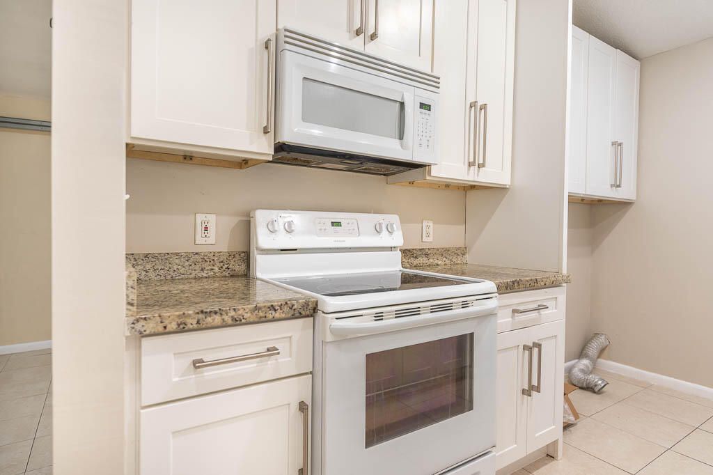 For Sale: $450,000 (2 beds, 2 baths, 1072 Square Feet)