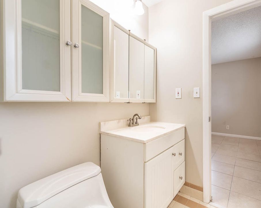 For Sale: $450,000 (2 beds, 2 baths, 1072 Square Feet)