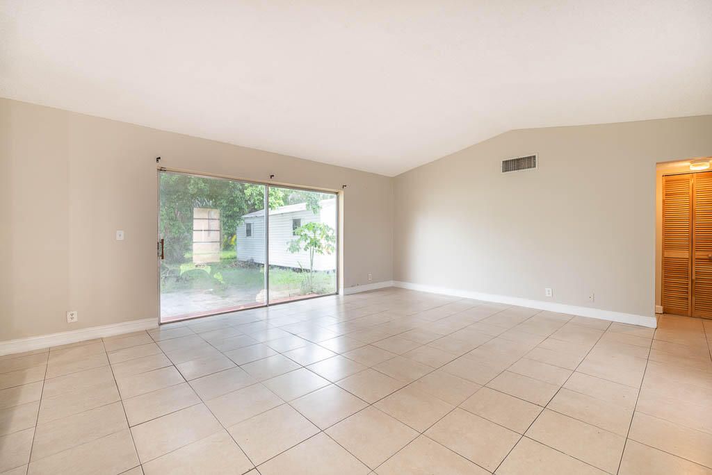 For Sale: $450,000 (2 beds, 2 baths, 1072 Square Feet)