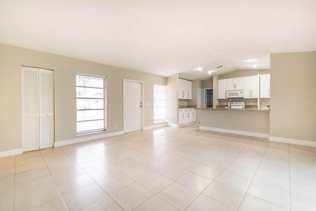 For Sale: $450,000 (2 beds, 2 baths, 1072 Square Feet)