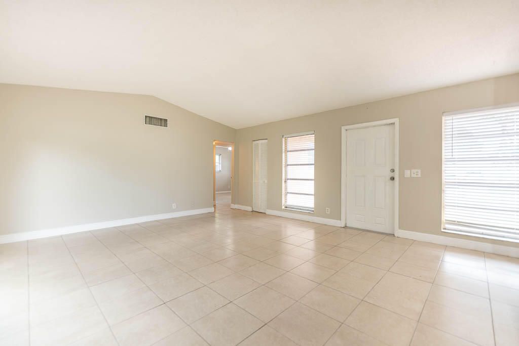 For Sale: $450,000 (2 beds, 2 baths, 1072 Square Feet)