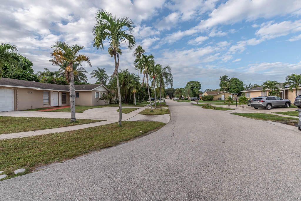 For Sale: $450,000 (2 beds, 2 baths, 1072 Square Feet)