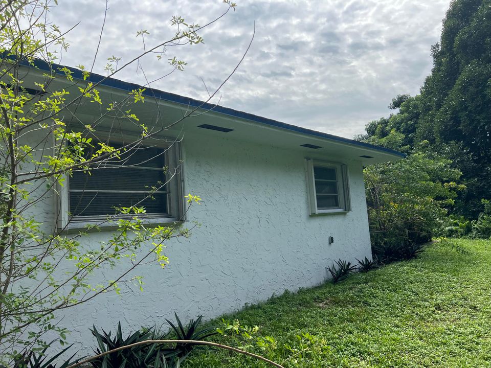 Active With Contract: $1,500,000 (5 beds, 2 baths, 2114 Square Feet)