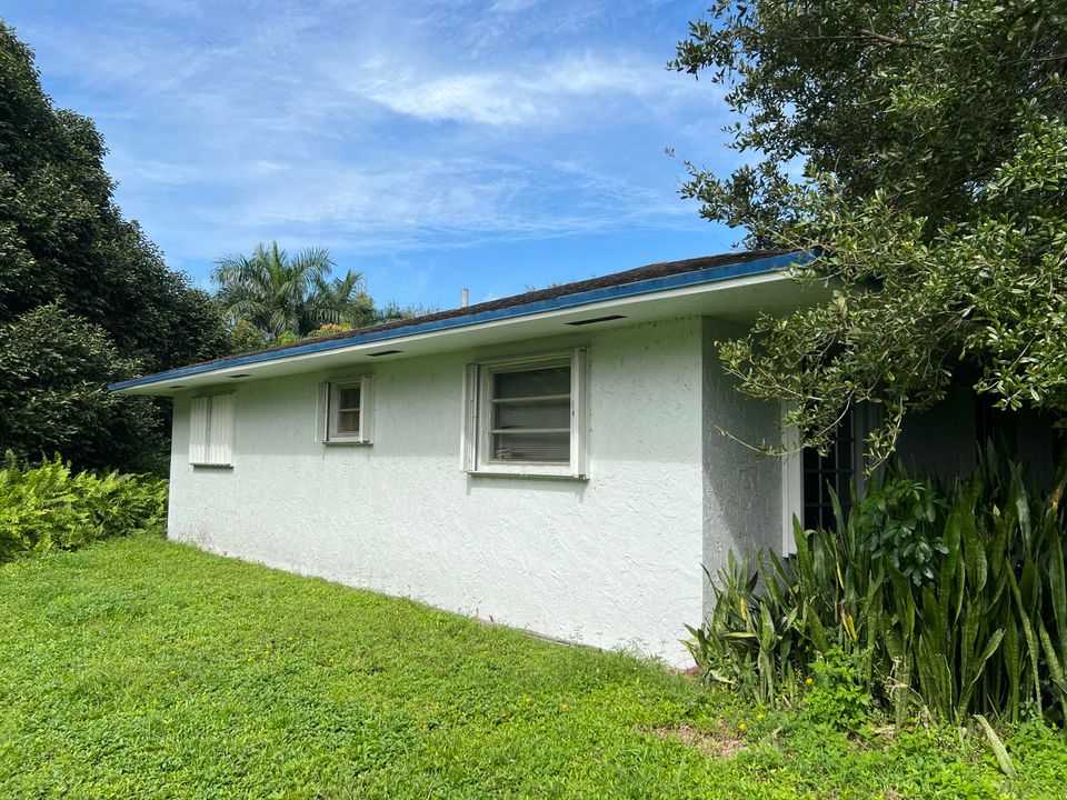 Active With Contract: $1,500,000 (5 beds, 2 baths, 2114 Square Feet)