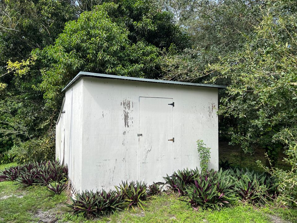 Active With Contract: $1,500,000 (5 beds, 2 baths, 2114 Square Feet)