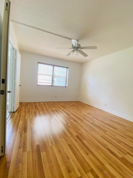 For Rent: $2,250 (2 beds, 2 baths, 979 Square Feet)