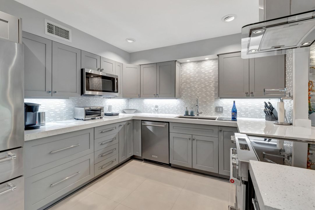 For Sale: $639,900 (2 beds, 1 baths, 999 Square Feet)